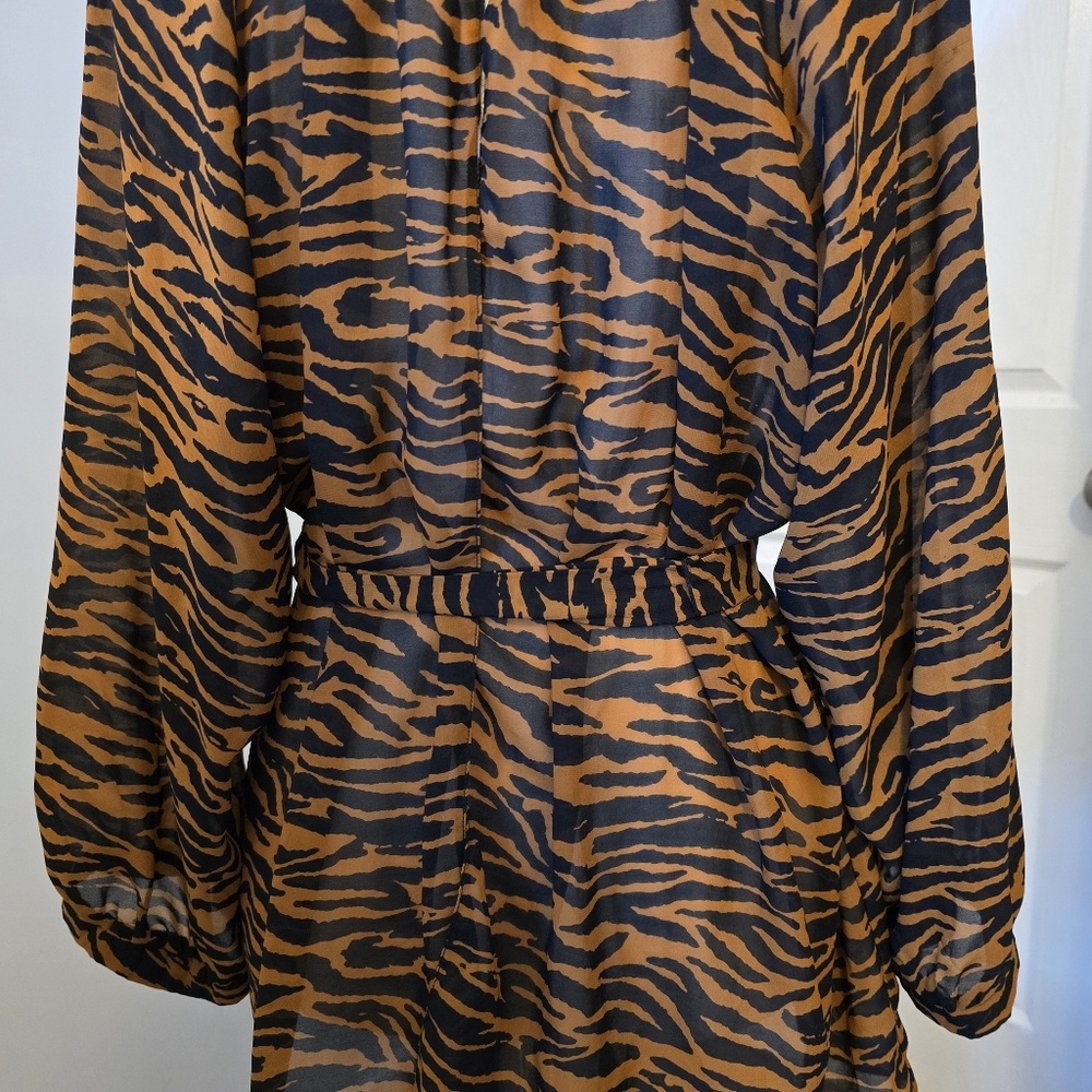 AOSO | US 14 | Tiger Print Open Back Blouse With Tie Closure - Picture 7 of 15